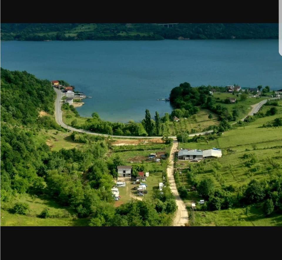 Camping In Clisura Dunarii Ешелница Экстерьер фото