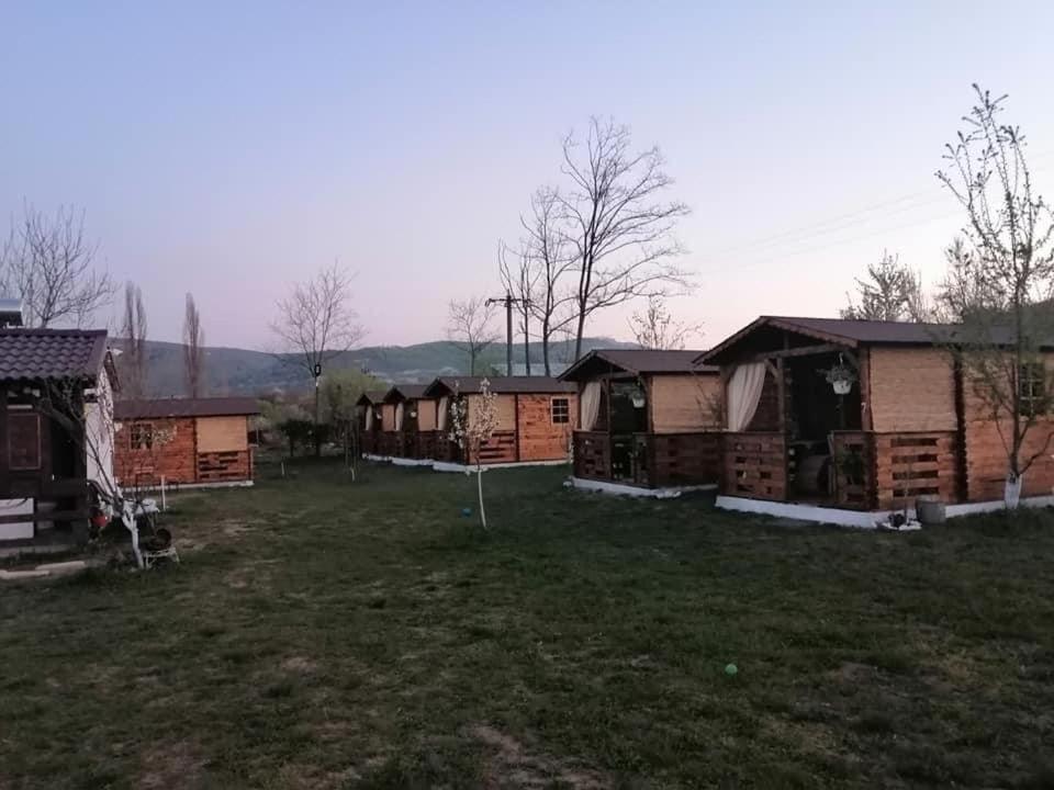 Camping In Clisura Dunarii Ешелница Экстерьер фото
