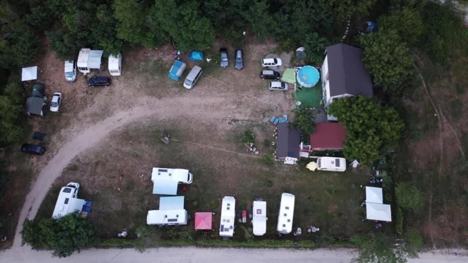 Camping In Clisura Dunarii Ешелница Экстерьер фото