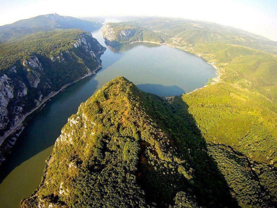 Camping In Clisura Dunarii Ешелница Экстерьер фото
