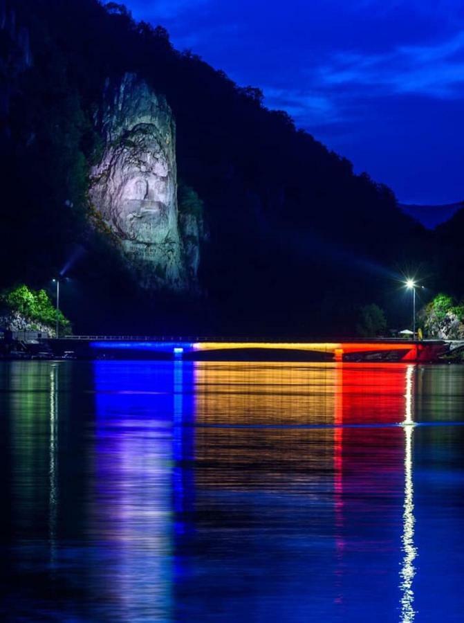 Camping In Clisura Dunarii Ешелница Экстерьер фото