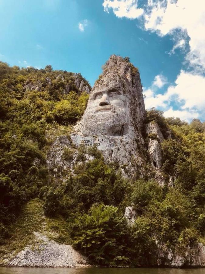 Camping In Clisura Dunarii Ешелница Экстерьер фото